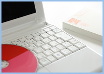 パソコン本体、電源コード、付属CD